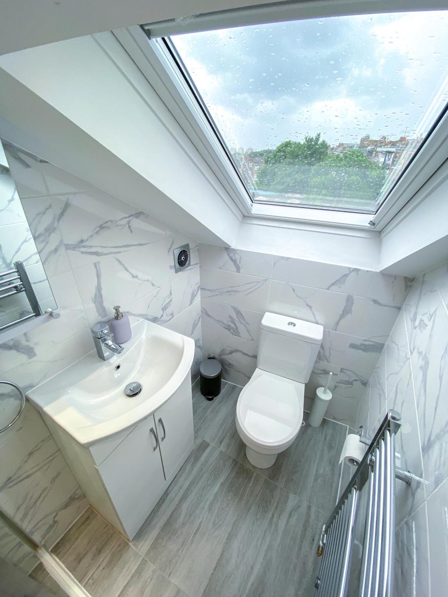 Large 1-bedroom Flat, 5 Guest, - F4 Leilighet London