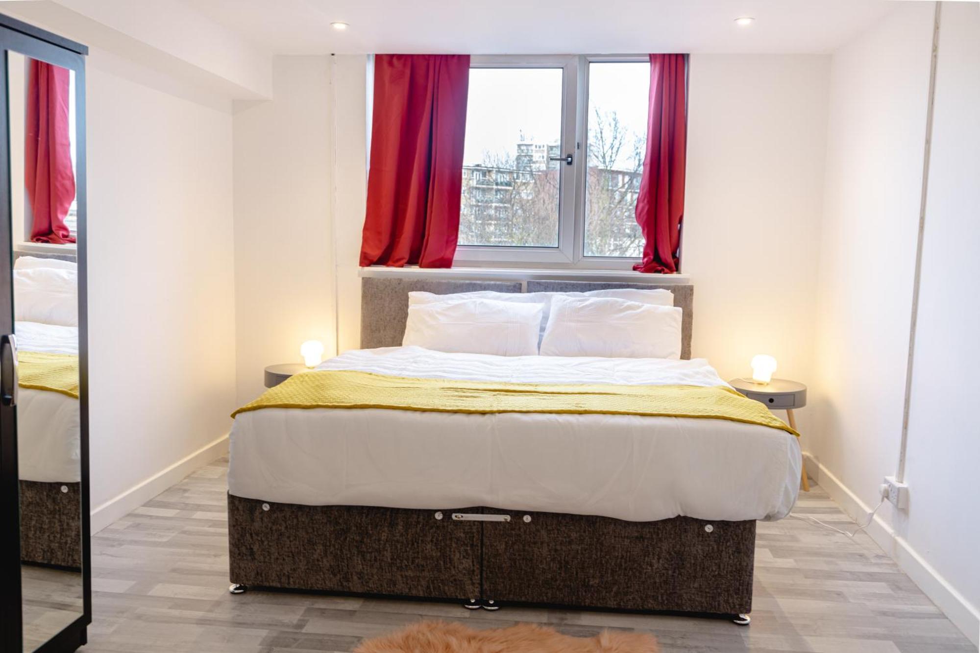 2 Bedrooms-4 Guests-babycot-wifi-freeparking Lägenhet London
