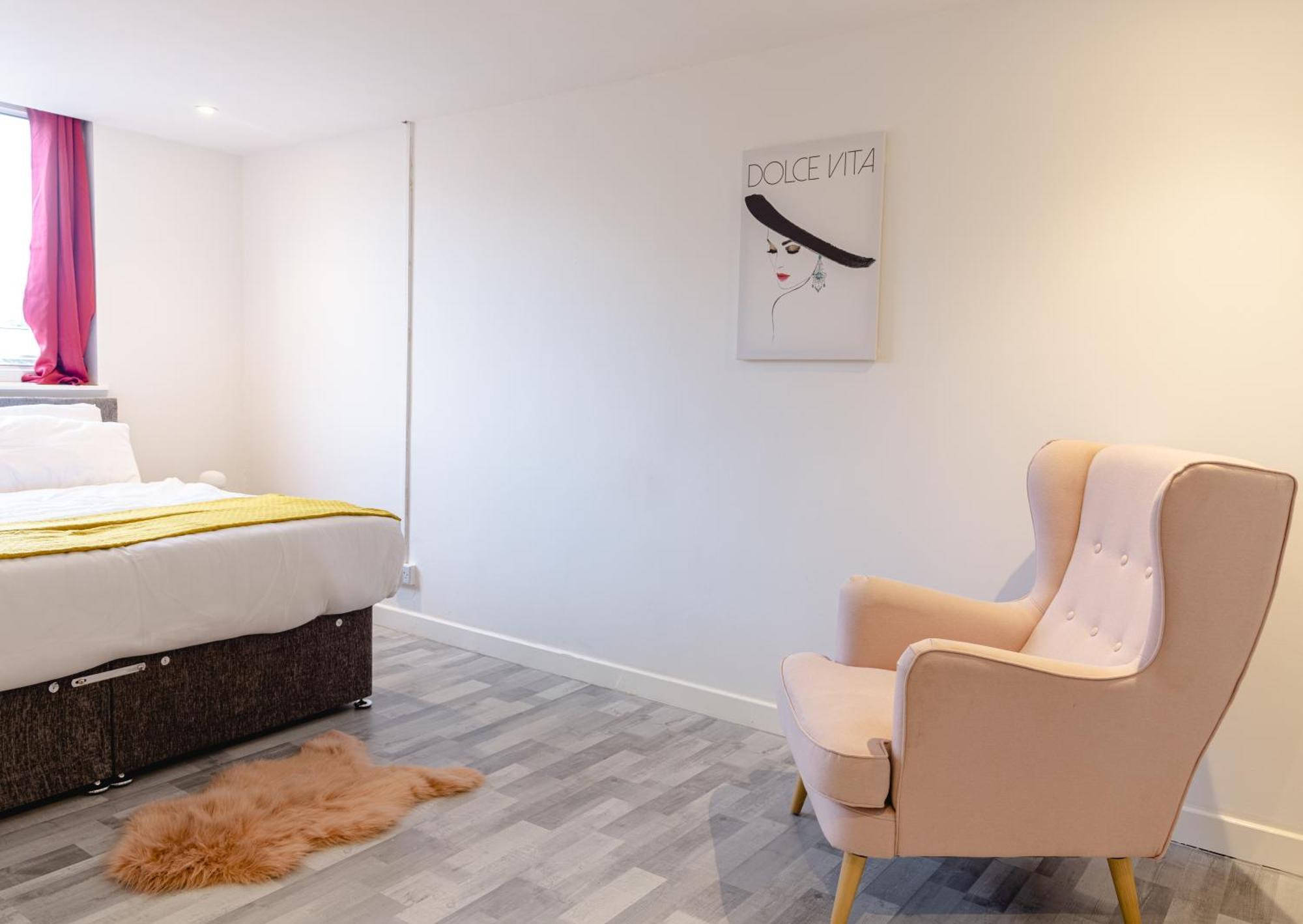 Lägenhet 2 Bedrooms-4 Guests-babycot-wifi-freeparking