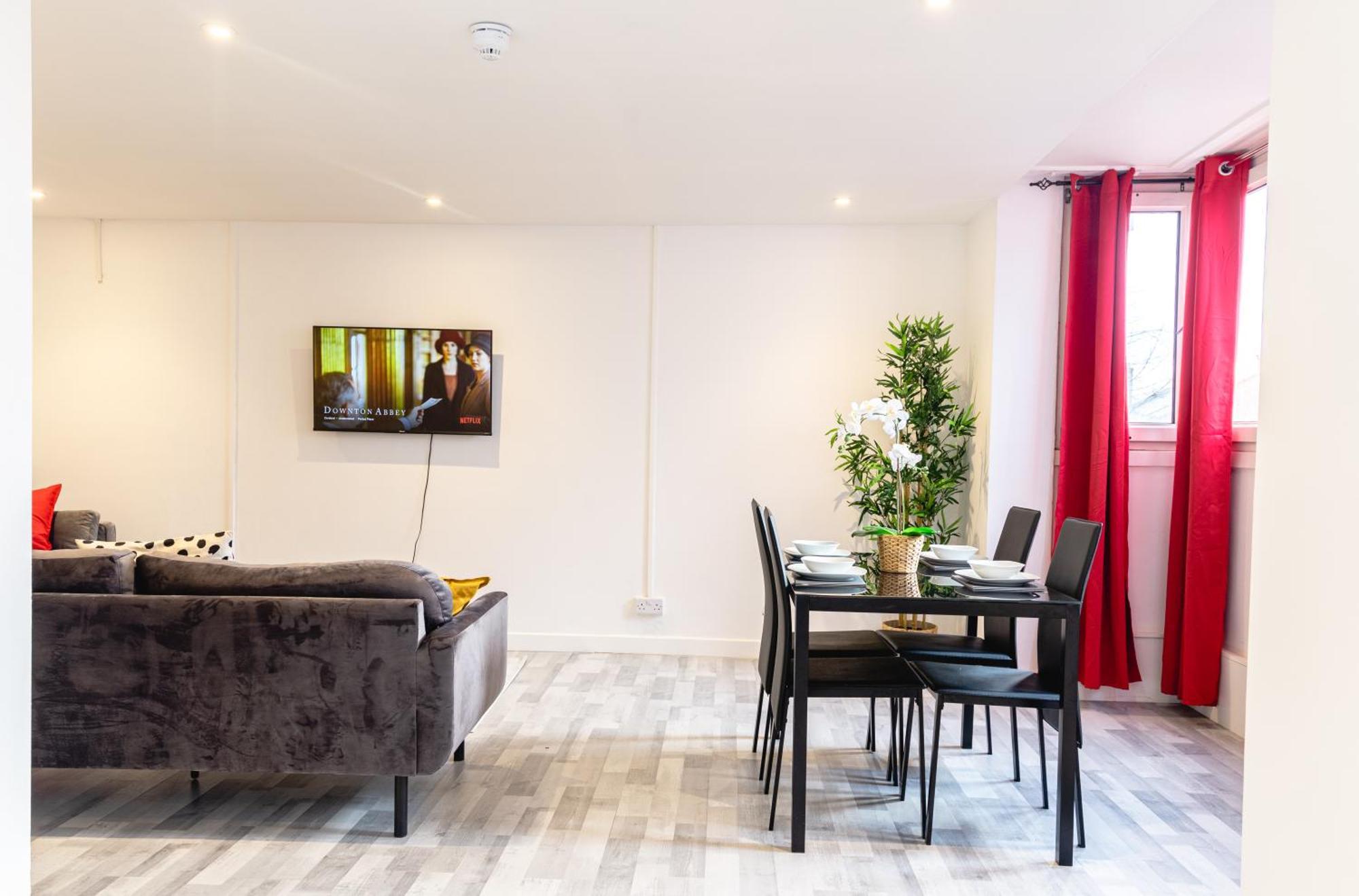 2 Bedrooms-4 Guests-babycot-wifi-freeparking Lägenhet London
