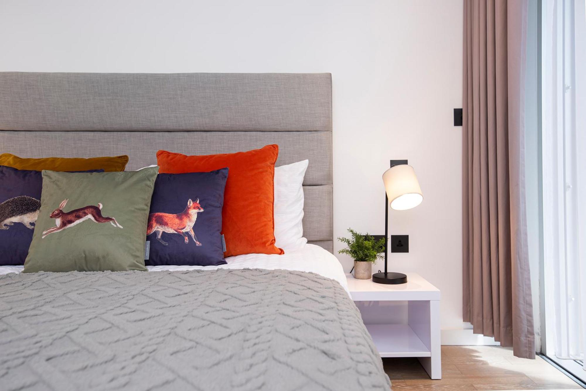 Modern 2 Bed Battersea Power Station