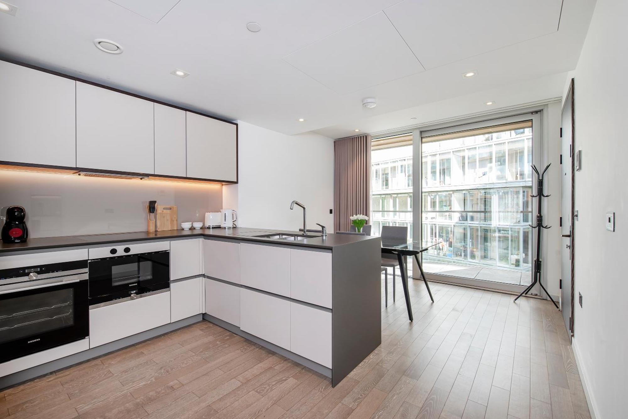 Modern 2 Bed Battersea Power Station Lejlighed London