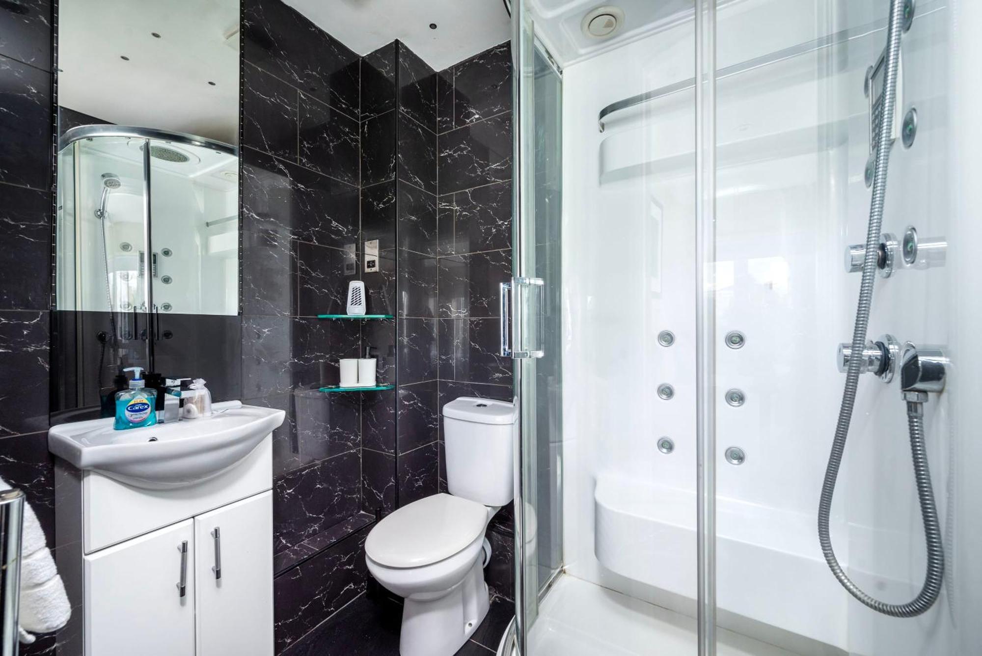 Wonderful 2br Flat With River Views And Balcony Lejlighed