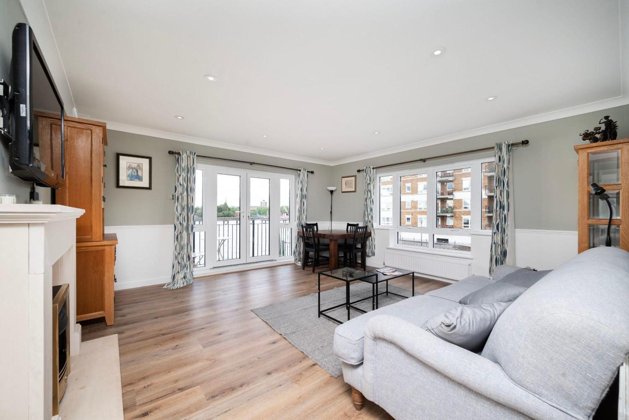 Wonderful 2br Flat With River Views And Balcony Lejlighed