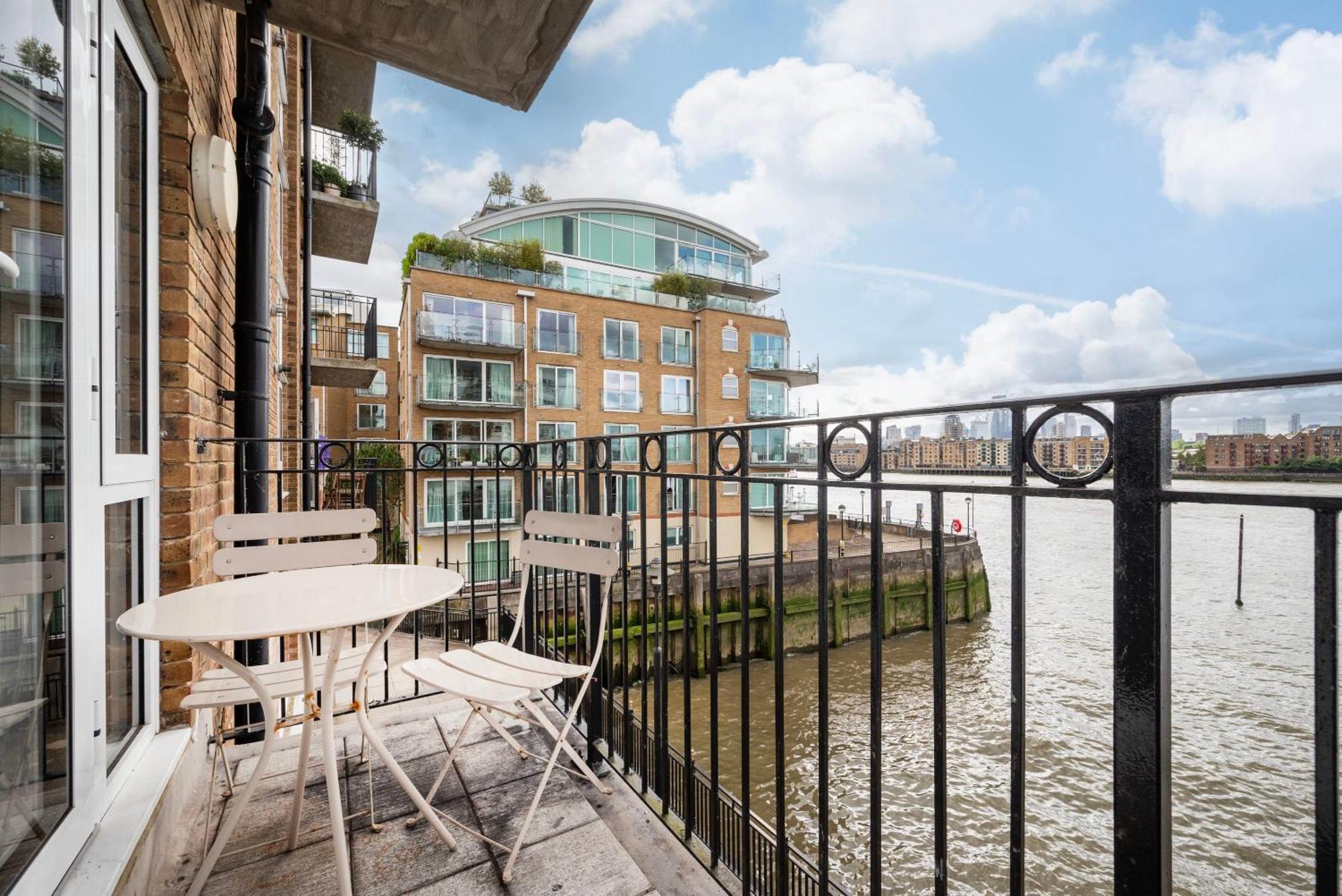 Wonderful 2br Flat With River Views And Balcony * London