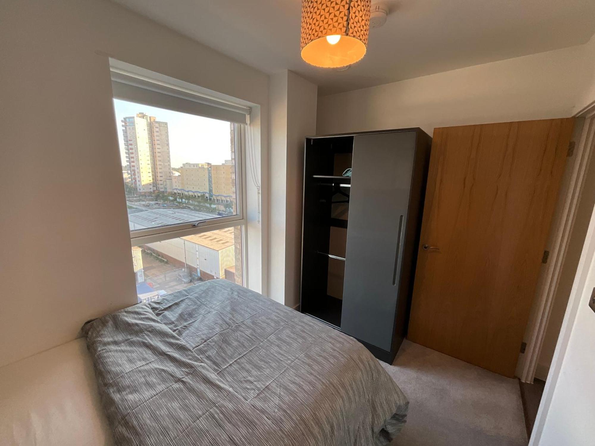 Deluxe Double Bed In Shared Near Canary Wharf, Airport & O2 Arena With Thames View Appartement Londen