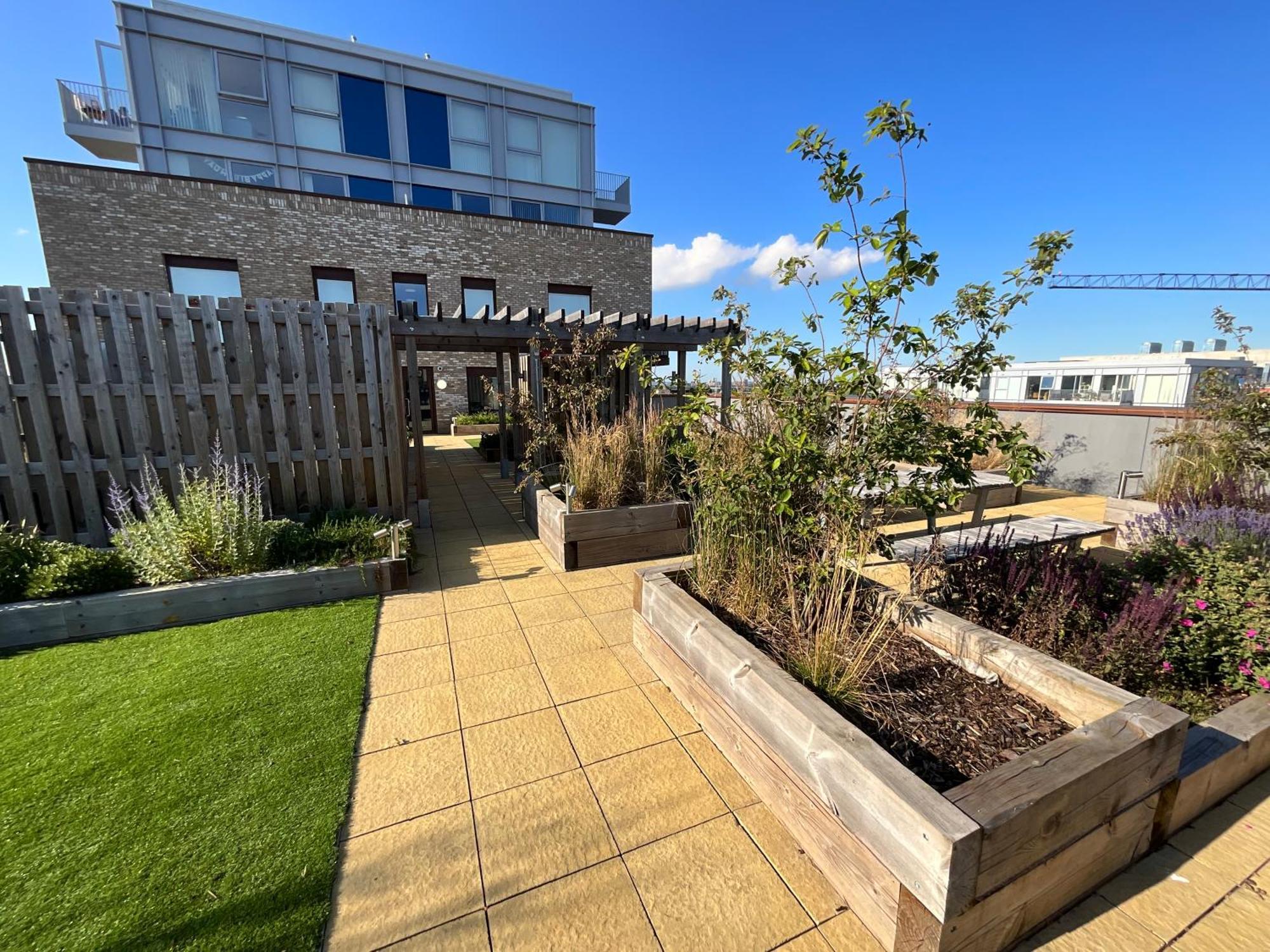 Deluxe Double Bed In Shared Near Canary Wharf, Airport & O2 Arena With Thames View Appartement *