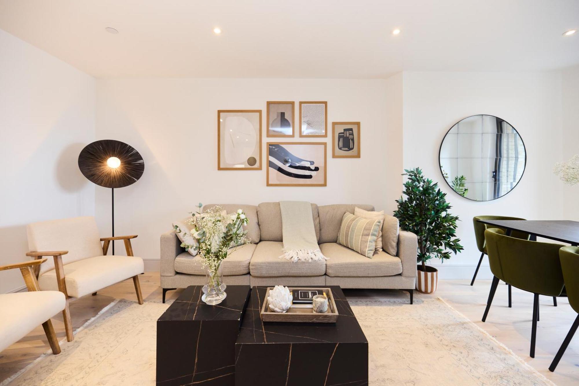 The South Wimbledon Escape - Lovely 3bdr With Balcony Appartement *