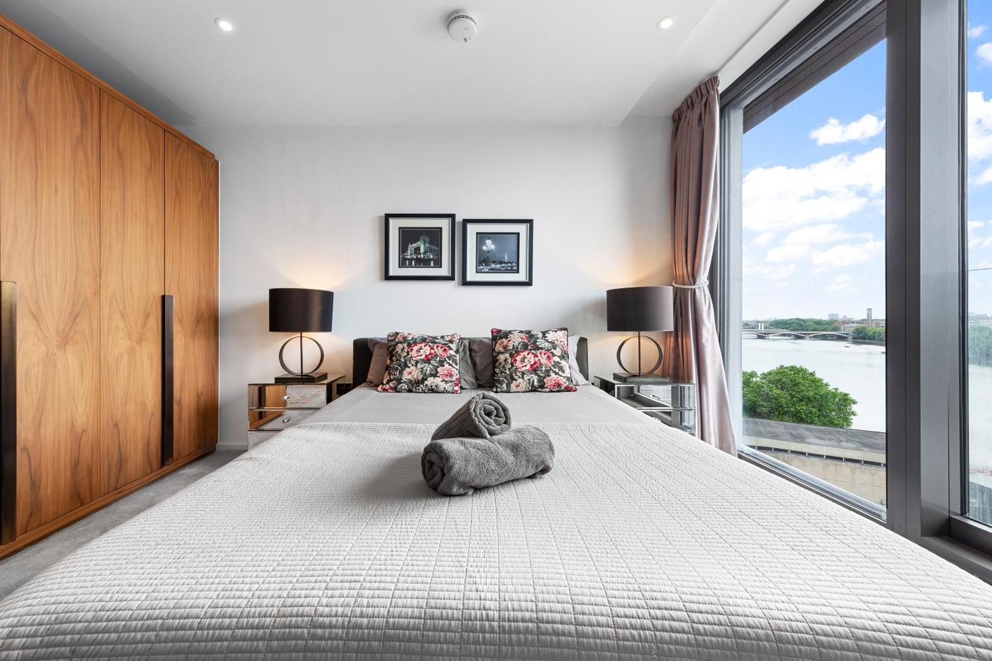 River Panorama 2 Bedroom New Development Leilighetshoteller London