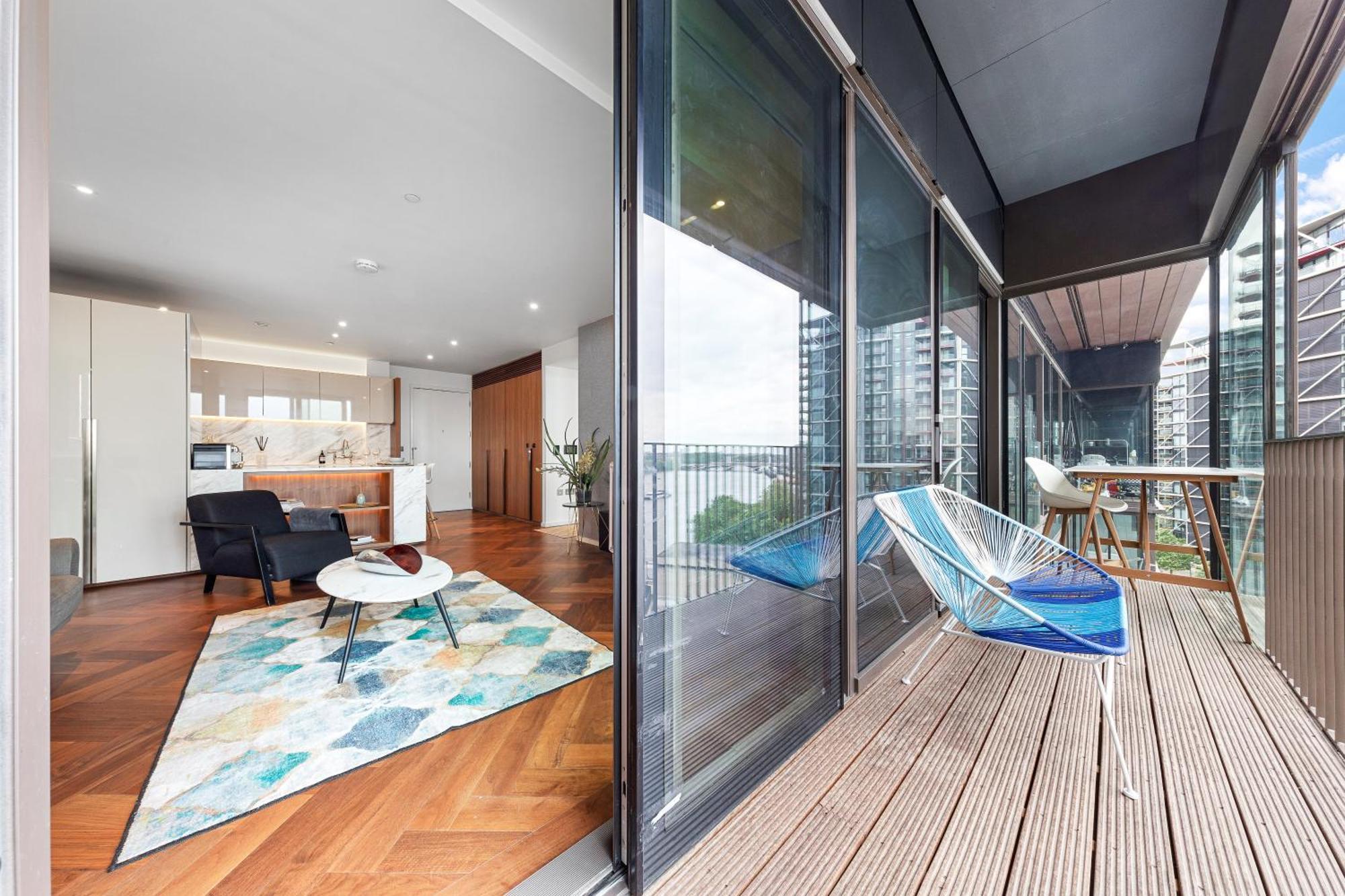 River Panorama 2 Bedroom New Development Leilighetshoteller
