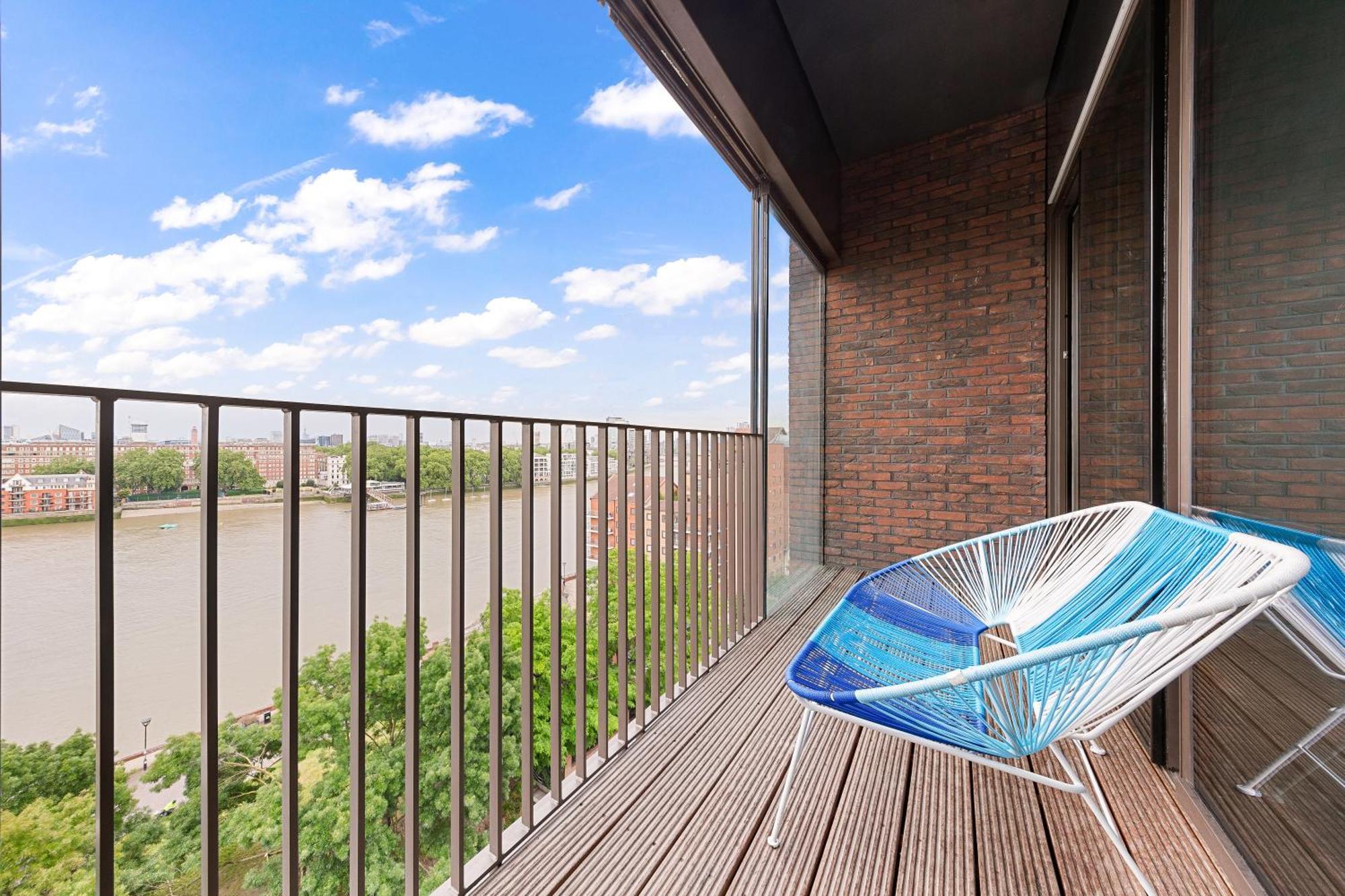 River Panorama 2 Bedroom New Development Leilighetshoteller *