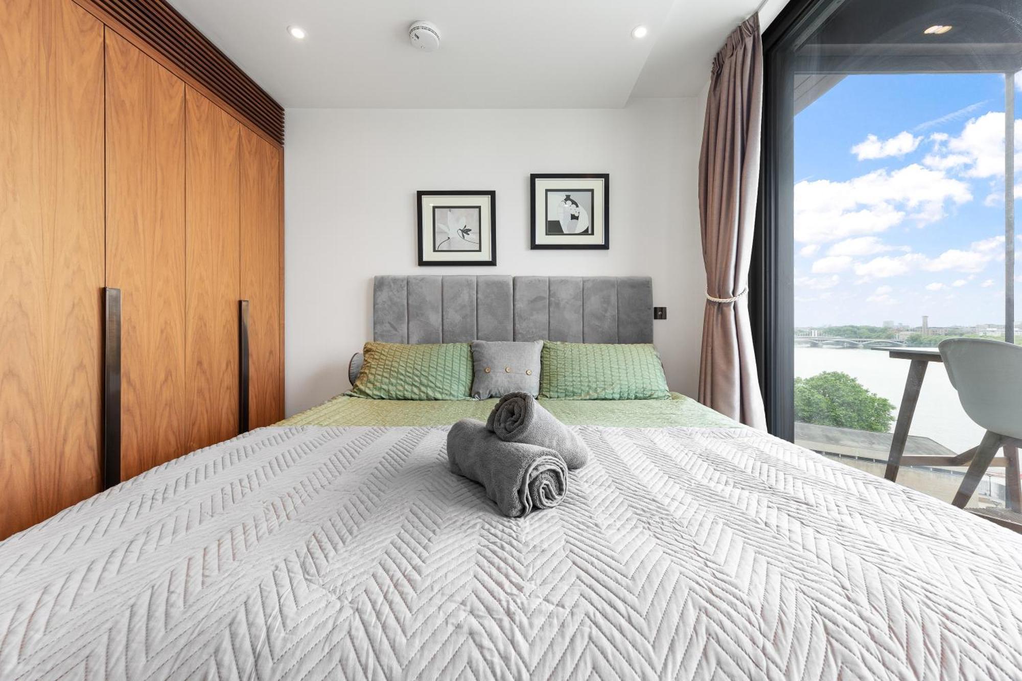 River Panorama 2 Bedroom New Development Leilighetshoteller *