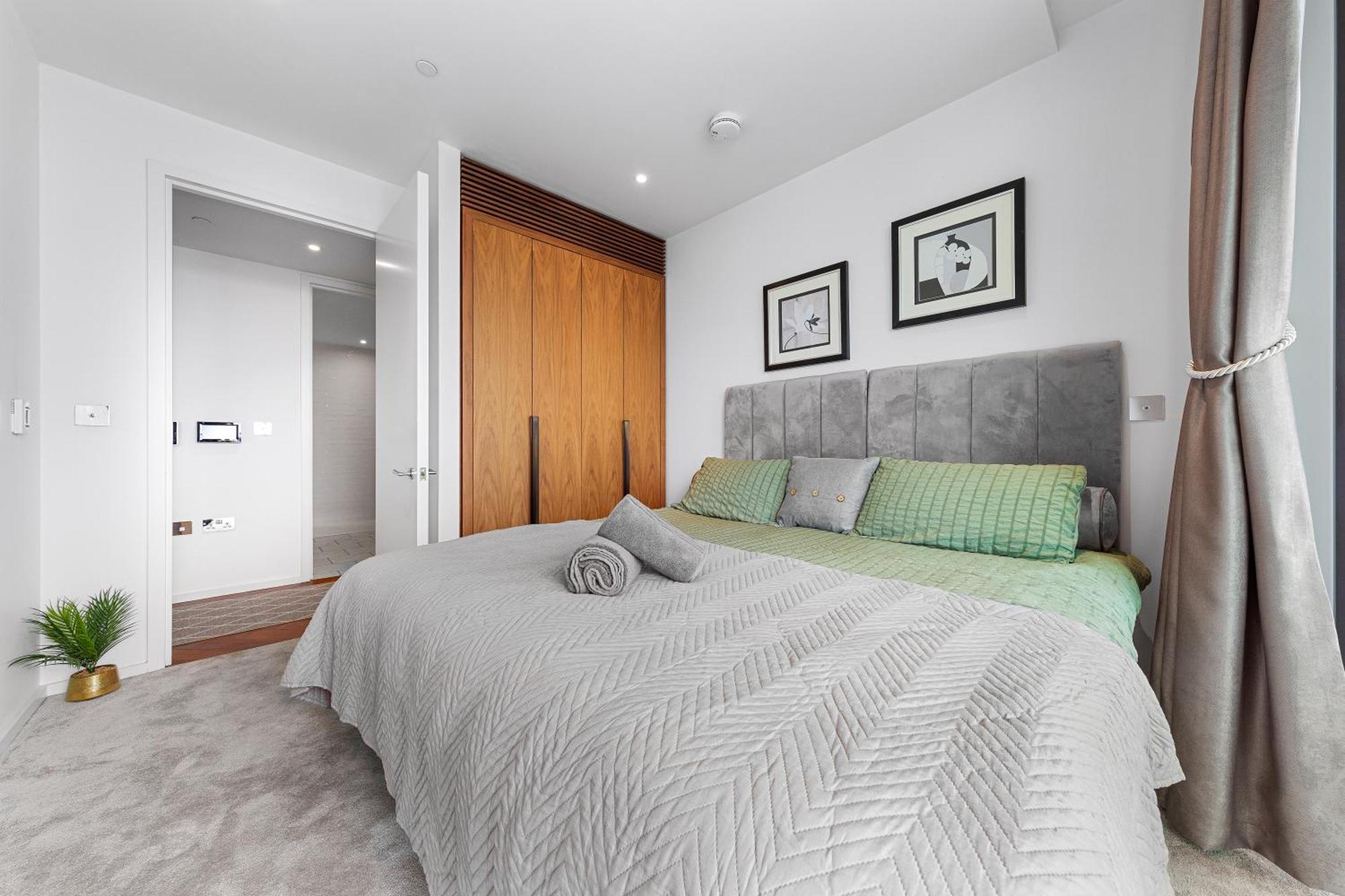 River Panorama 2 Bedroom New Development Leilighetshoteller London