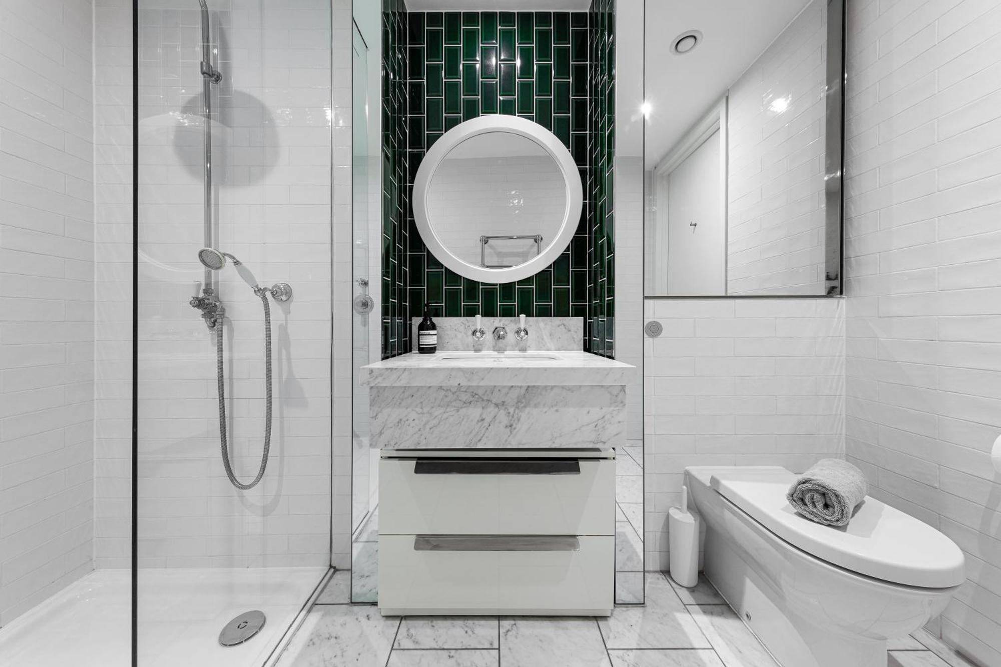 River Panorama 2 Bedroom New Development Leilighetshoteller London