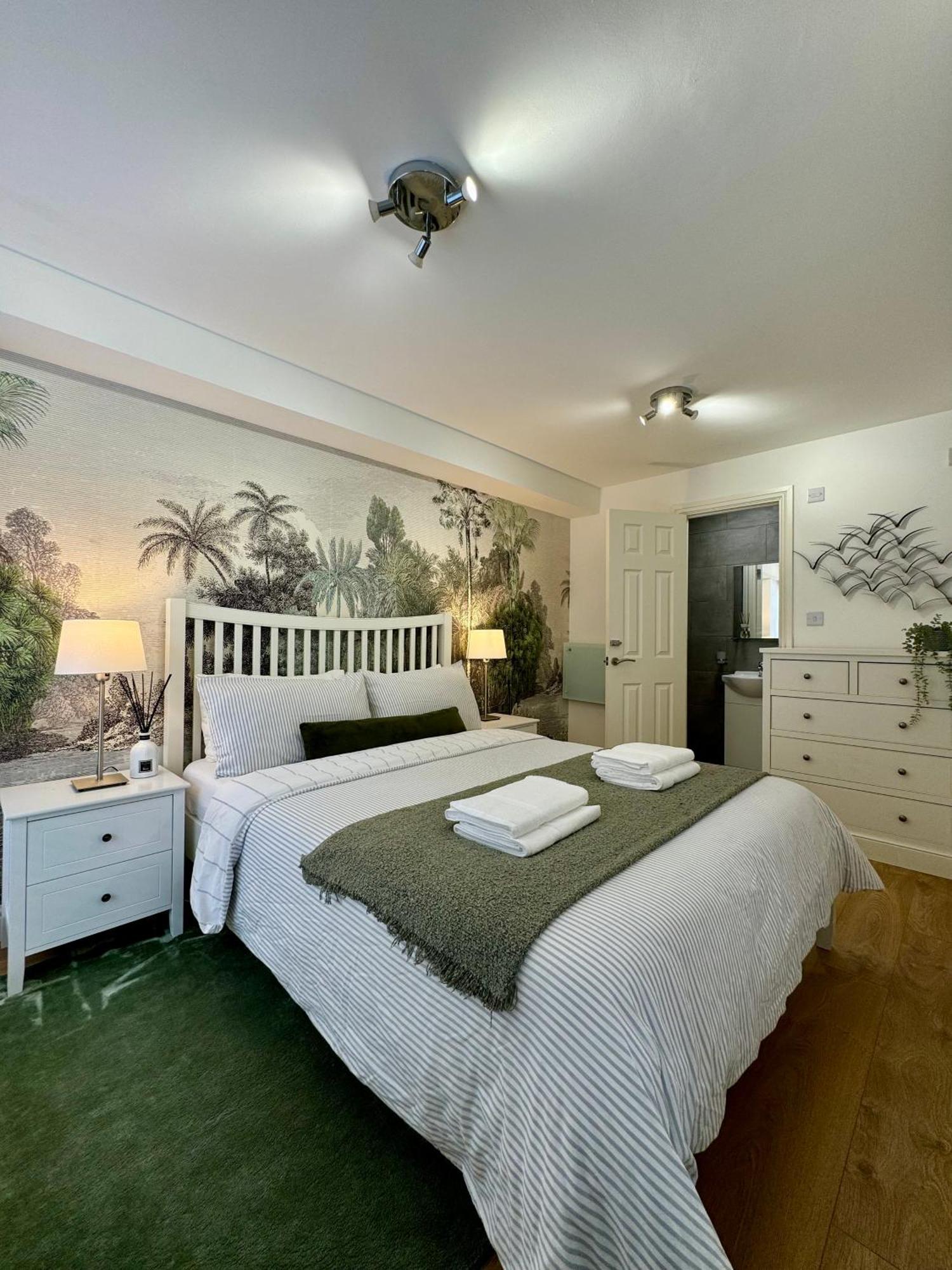2br L 2ba With Patio-sleep 6 Londres