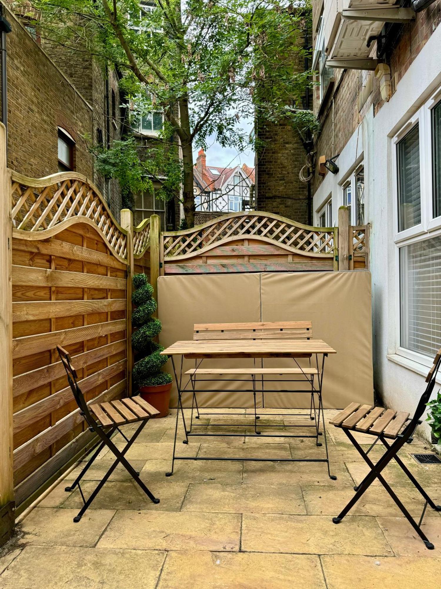 2br L 2ba With Patio-sleep 6 Londres