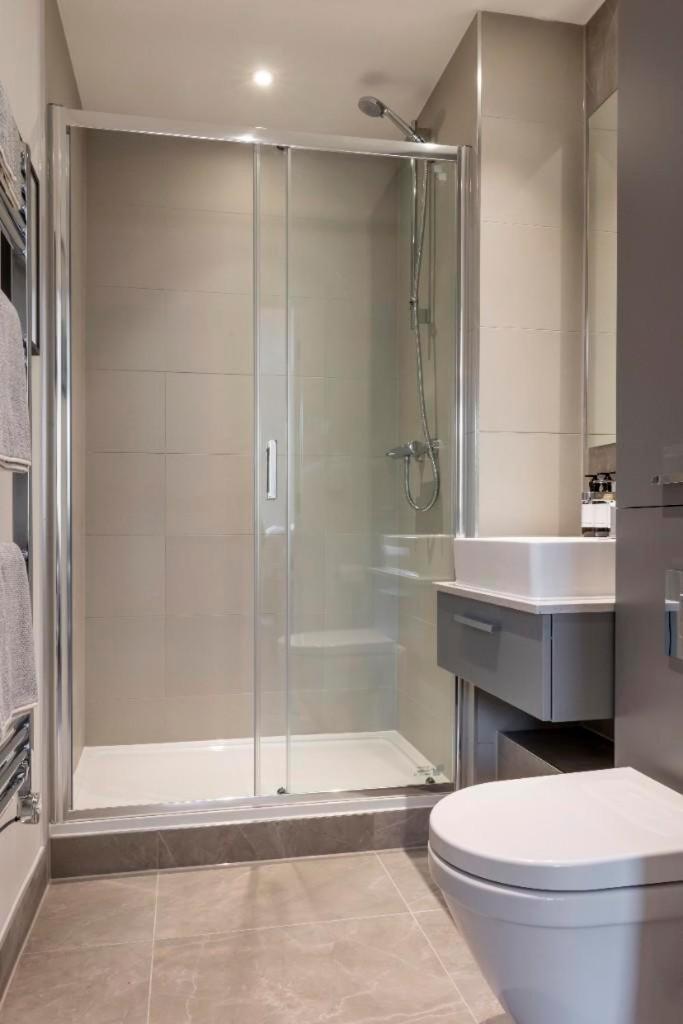 Flagship Luxury Villa. Near Mayfair And Hyde Park - Sleeps 16 Londen