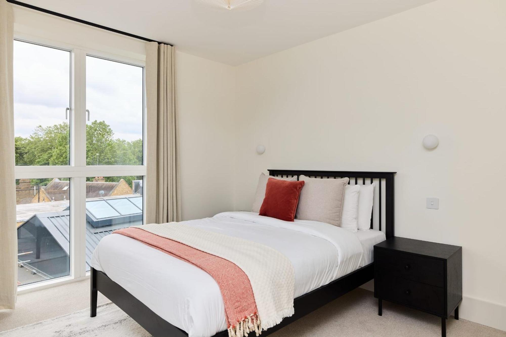 The East Mile Quarters - Gorgeous 3bdr Flat With Balcony * London