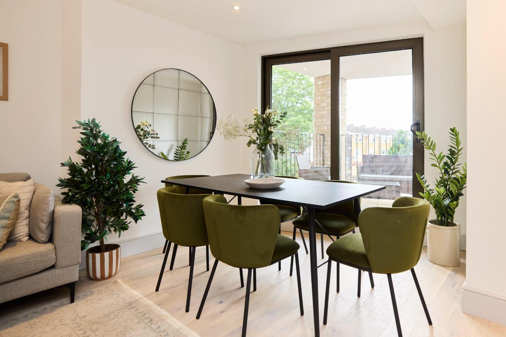The South Wimbledon Escape - Lovely 3bdr With Balcony * Londen