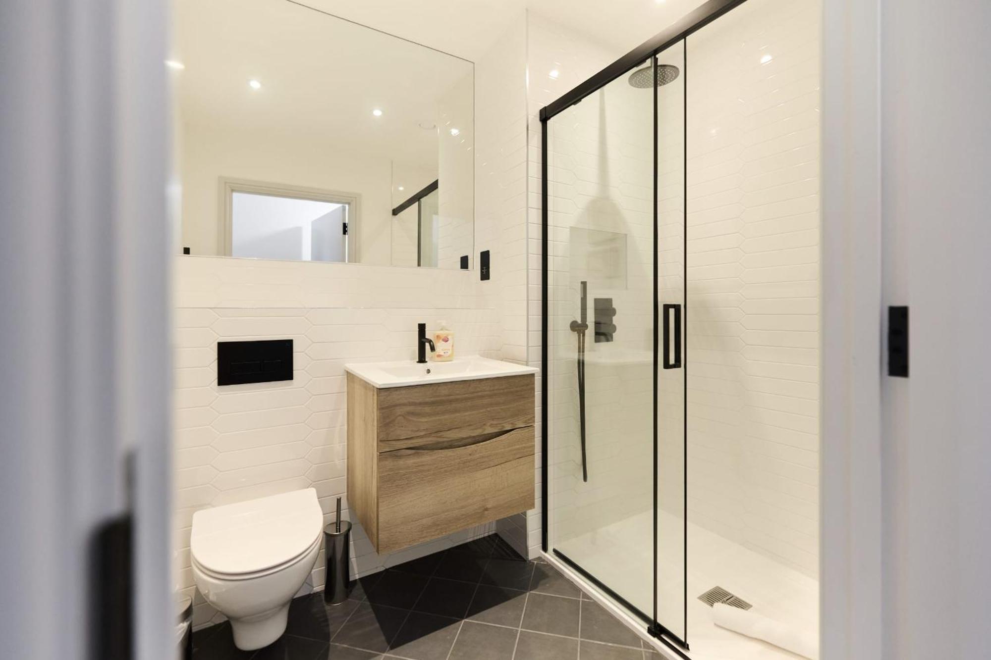 The South Wimbledon Escape - Lovely 3bdr With Balcony Appartement
