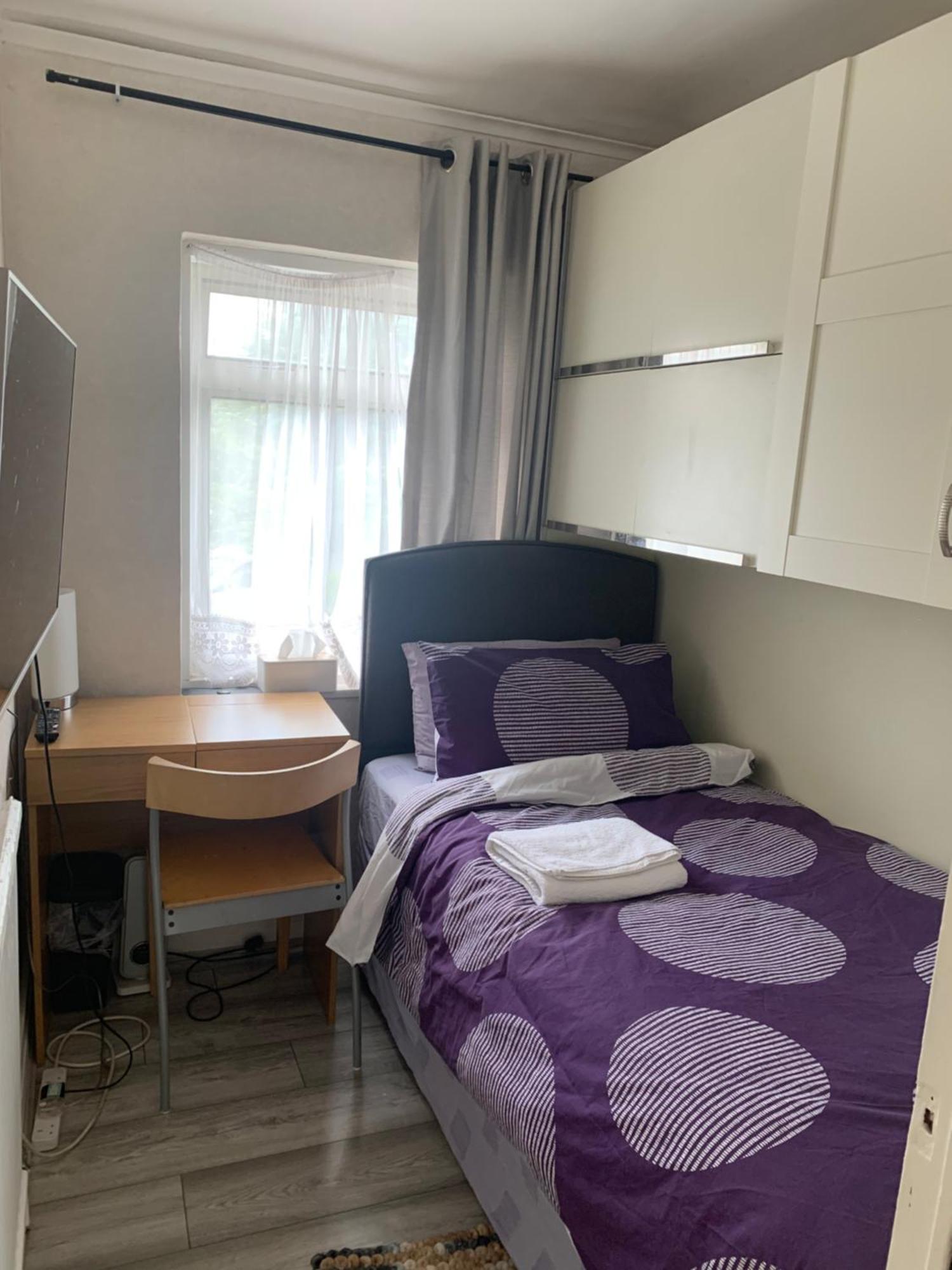 Small Single Boxroom Ovo Wembley Stadium Homestay *