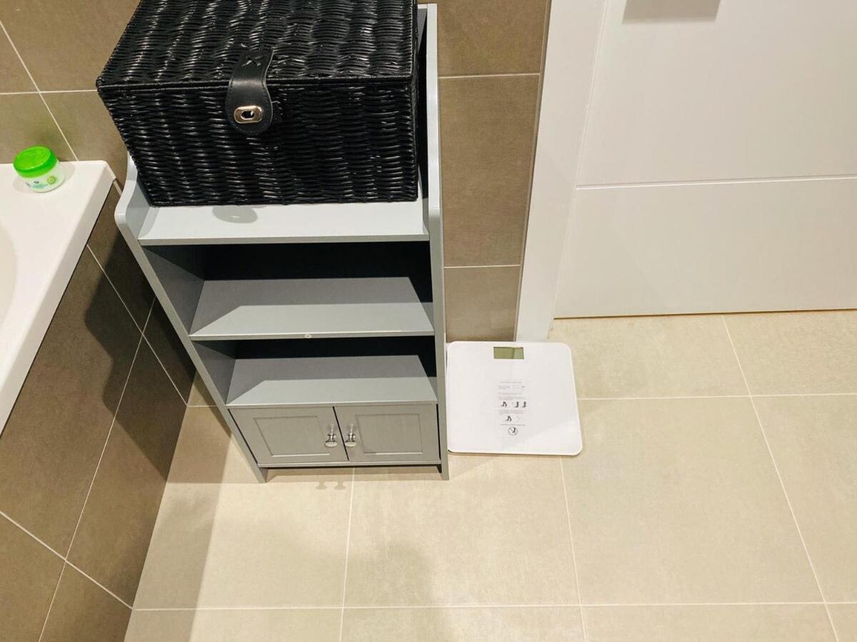 1bed Balcony Grocery Downstairs Apartment *