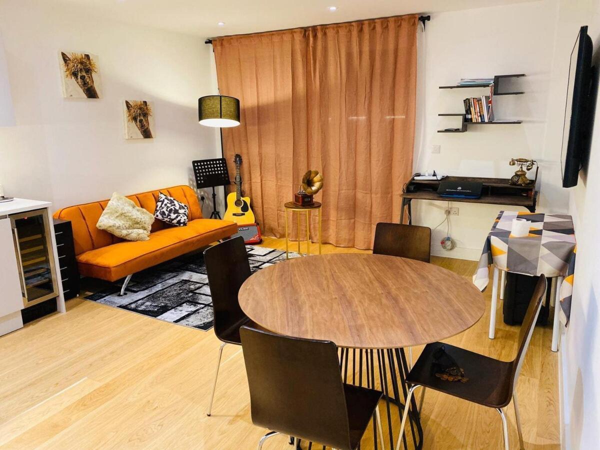 1bed Balcony Grocery Downstairs London