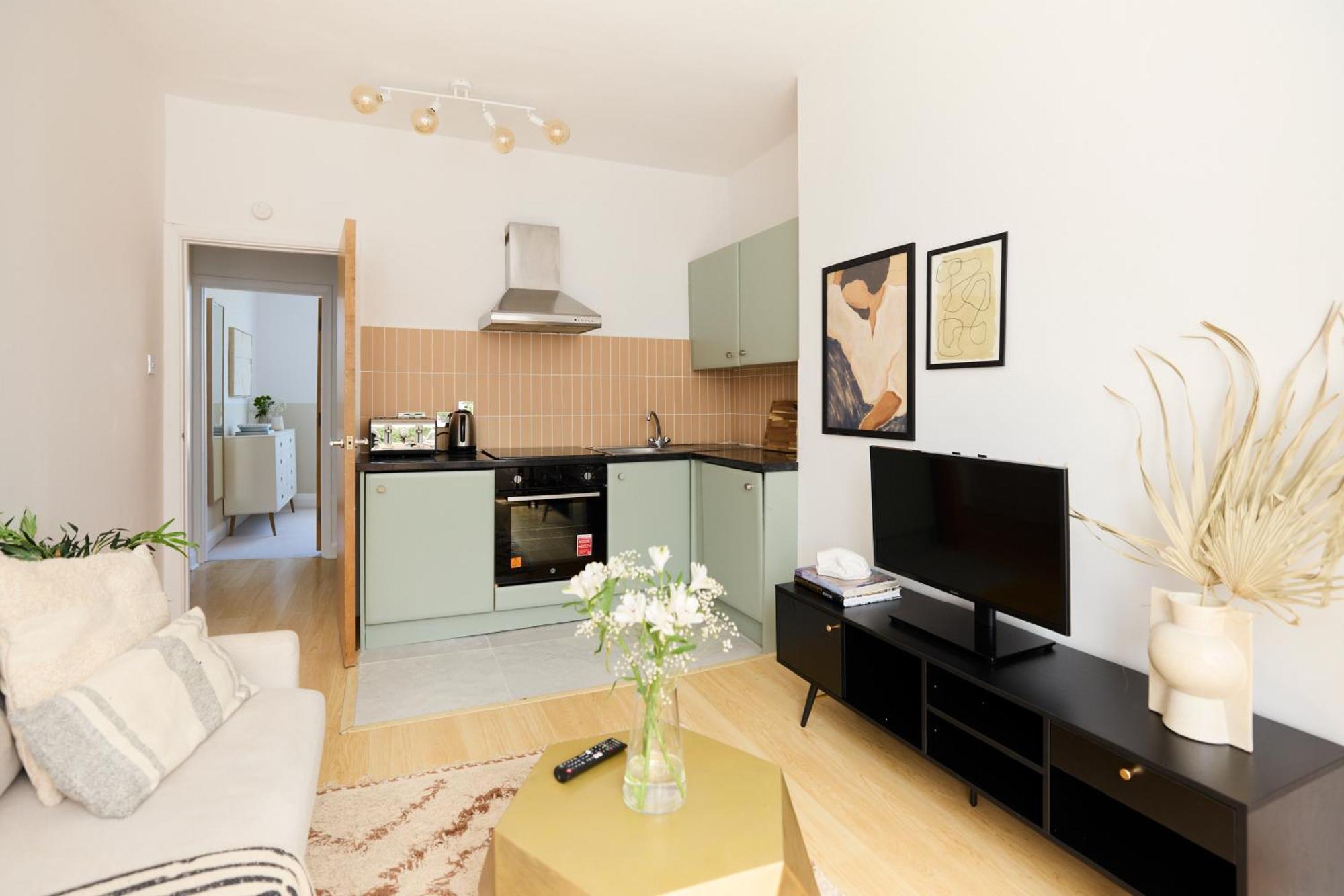 The Camden Hideout - Modish And Bright 2bdr Flat * London