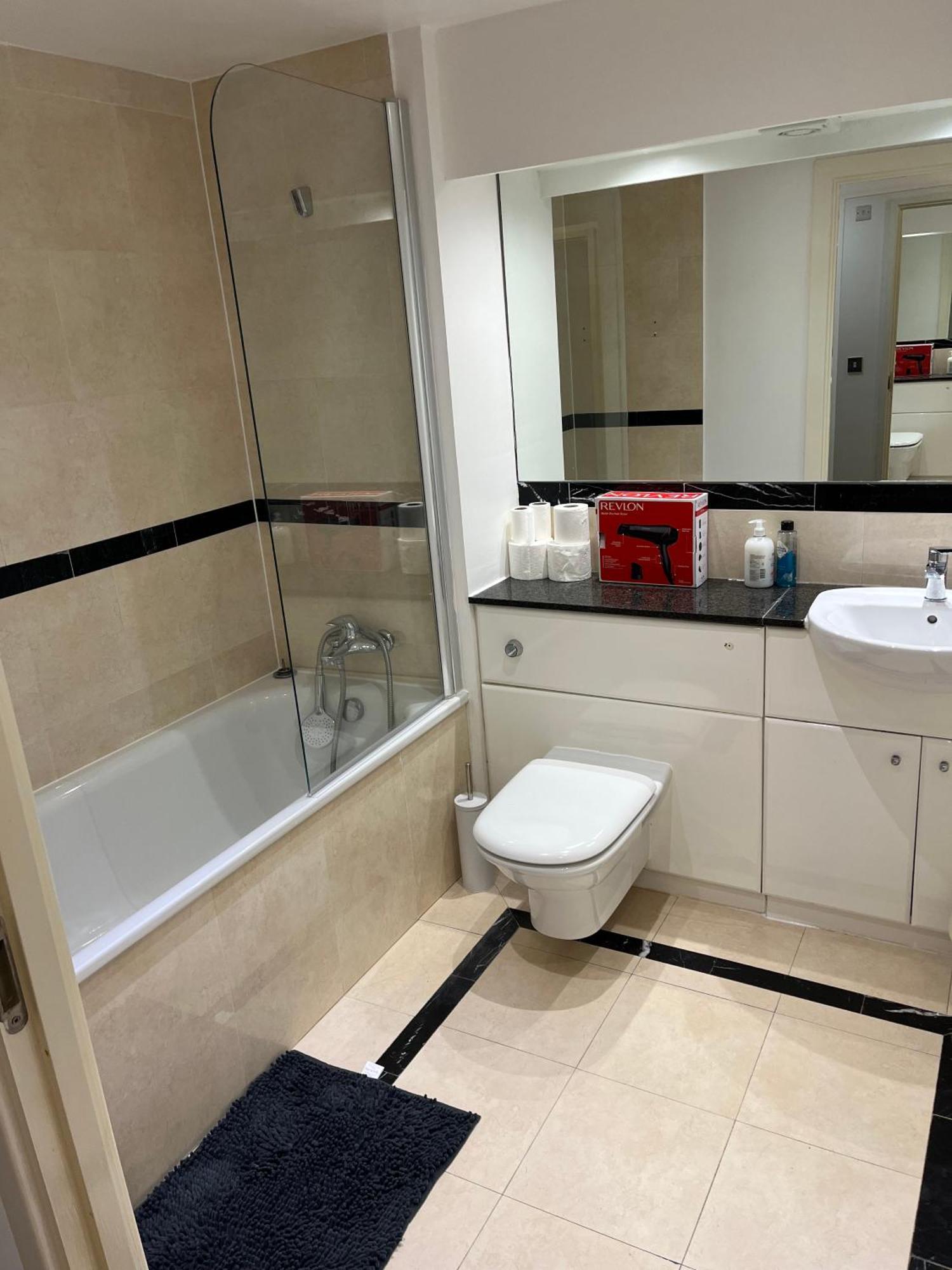 Pensionat Roomzzz Near The Excel Exhibition Centre Royal Victoria O2 Arena Central 24 Hour Self Check-in *
