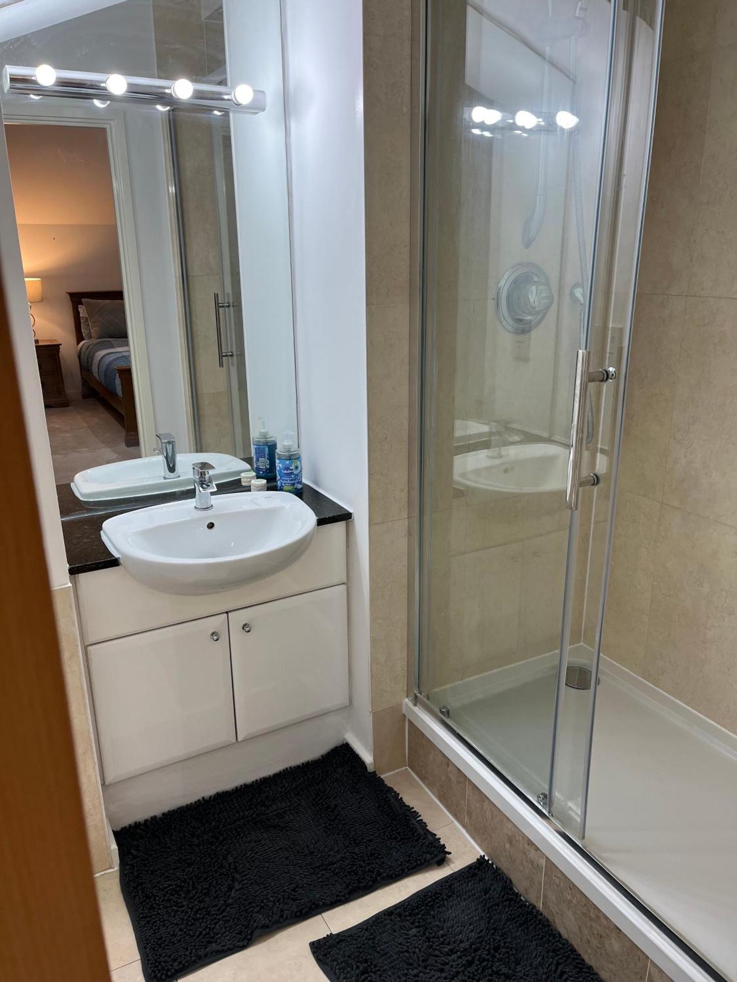 Pensionat Roomzzz Near The Excel Exhibition Centre Royal Victoria O2 Arena Central 24 Hour Self Check-in