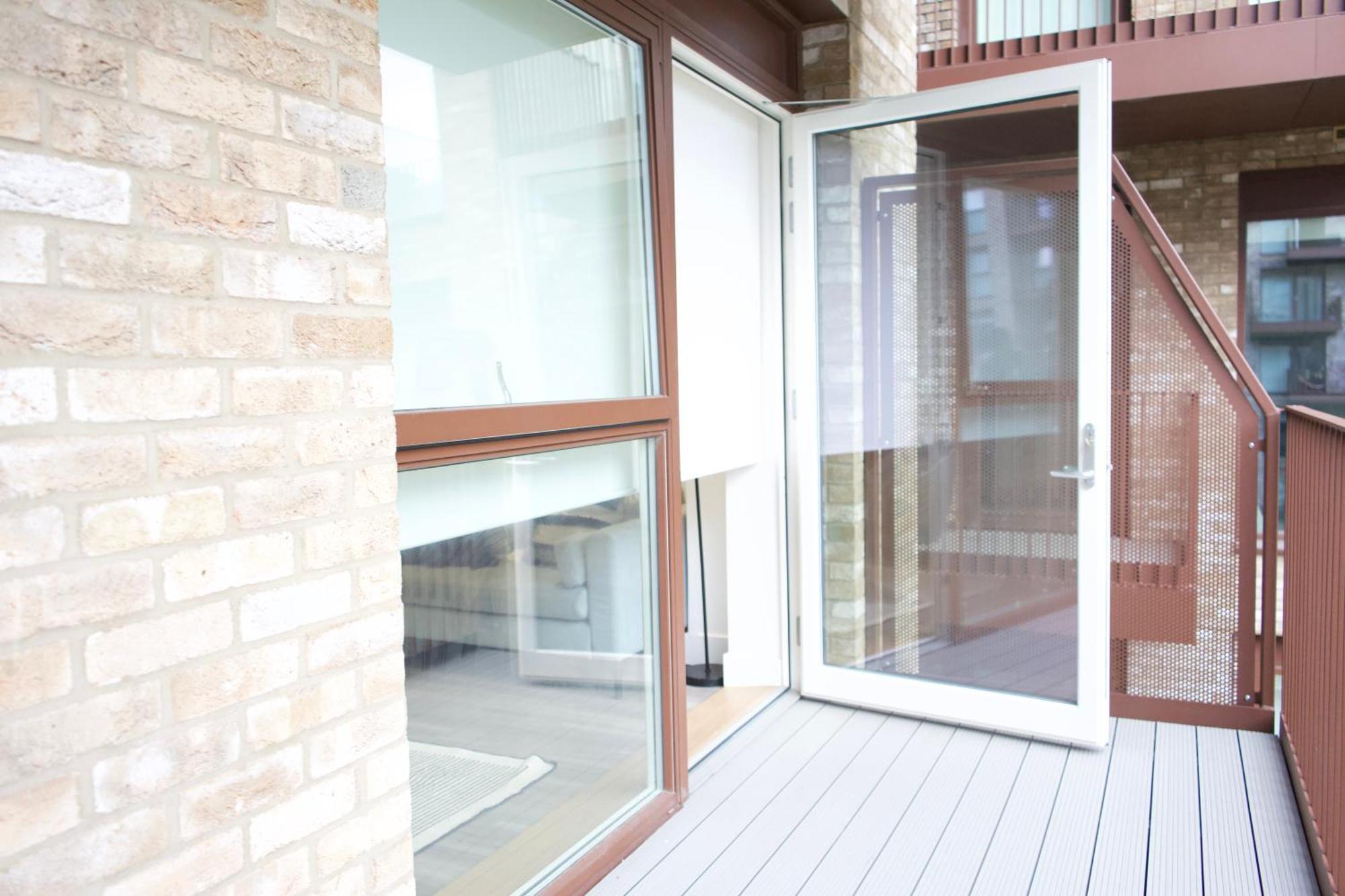Luxury Flat In Royal Wharf Londen