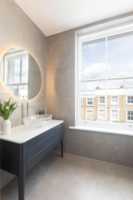 Superb 3 Bed Notting Hill * Londen