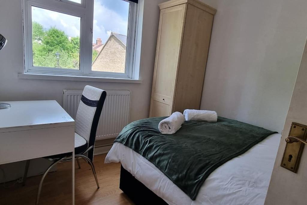 Entire Flat In Alexandra Palace * London