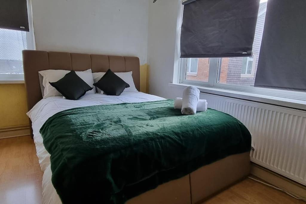 Entire Flat In Alexandra Palace Apartment *