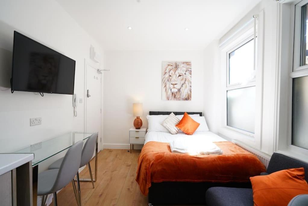 New 1 * London