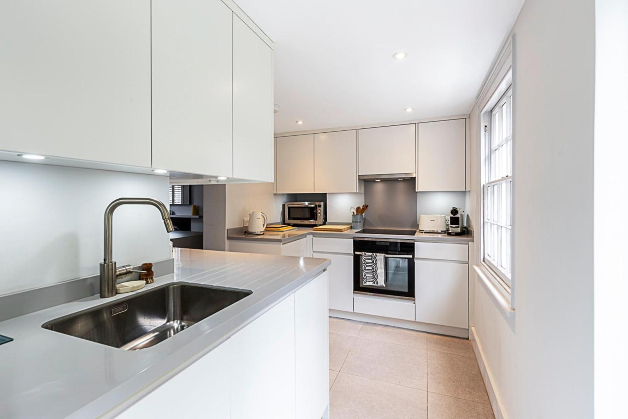 Renovated Historic & Garden In Enclave London