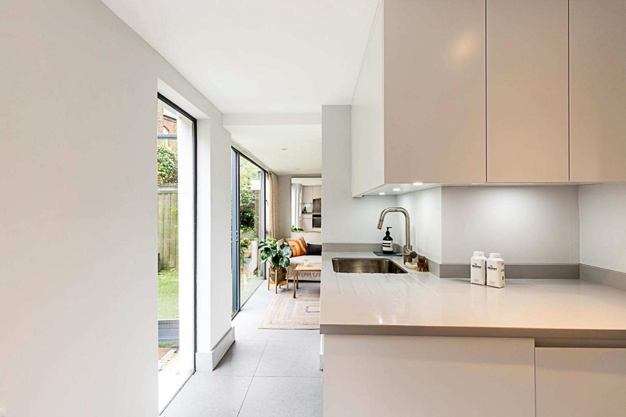 Renovated Historic & Garden In Enclave * London
