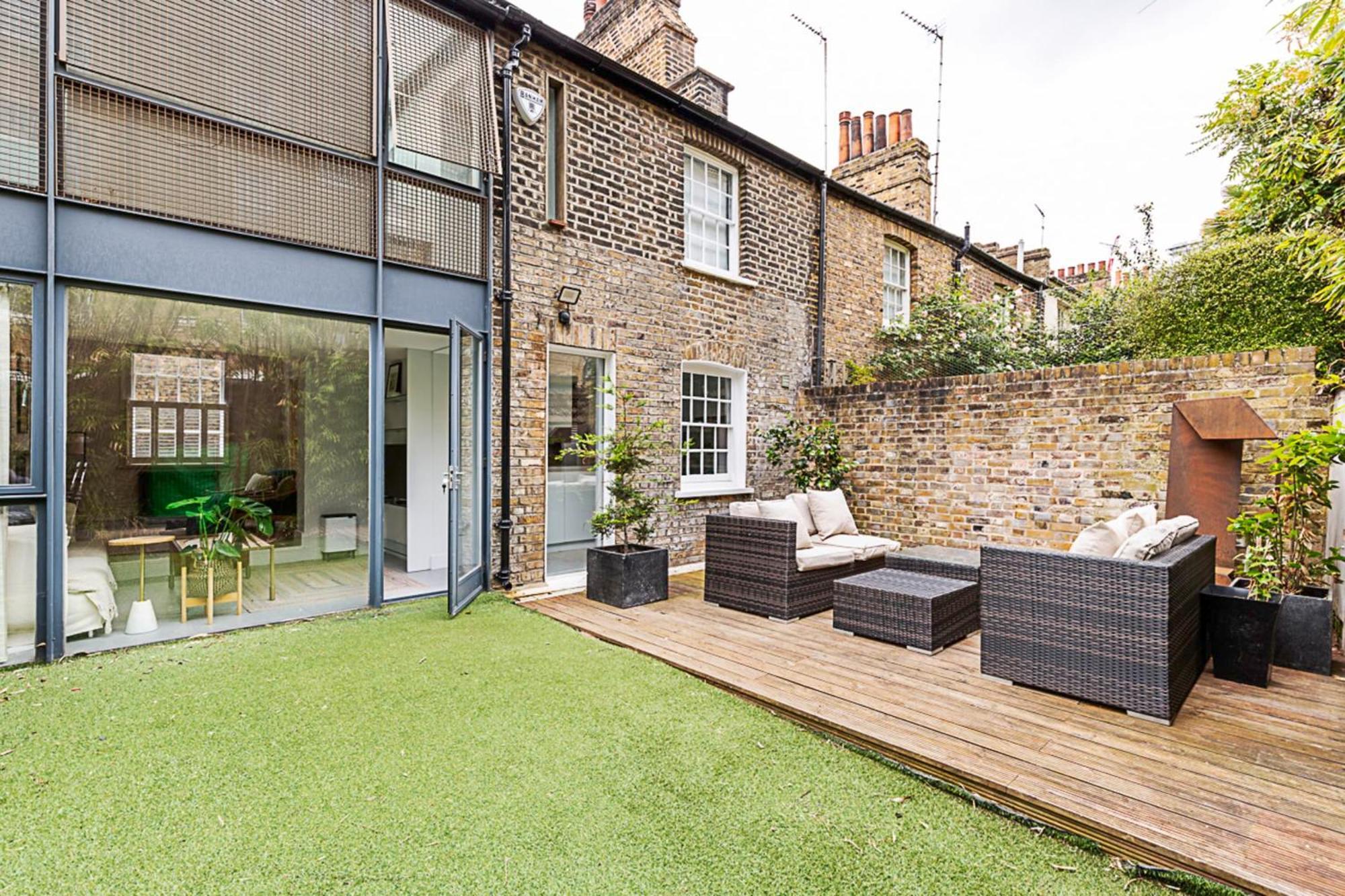 Renovated Historic & Garden In Enclave London