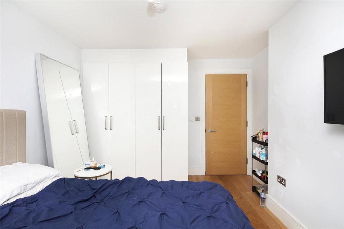 Exquisite One Bed With View And Near Tube Lägenhet