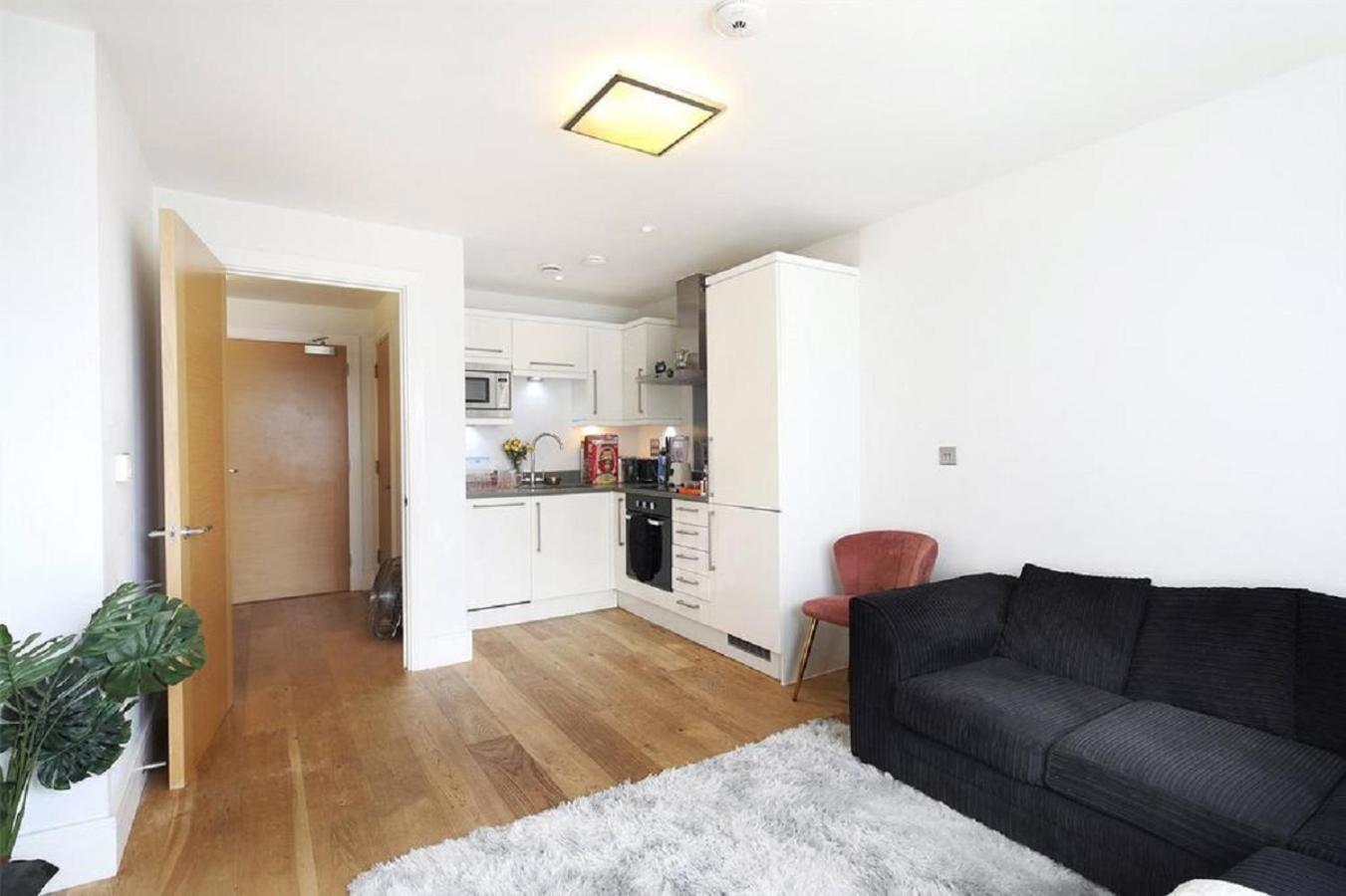 Lägenhet Exquisite One Bed With View And Near Tube *