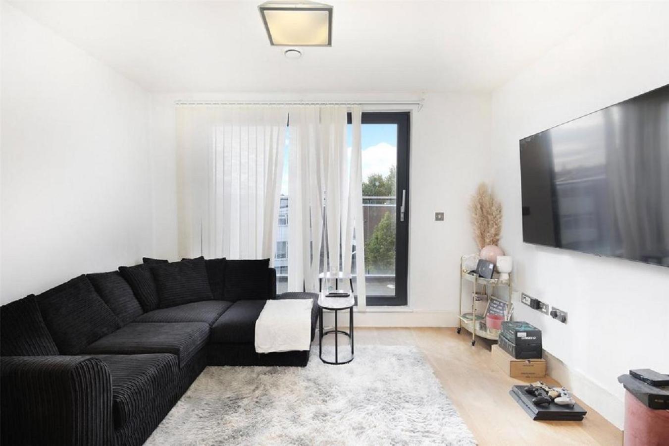 Lägenhet Exquisite One Bed With View And Near Tube *