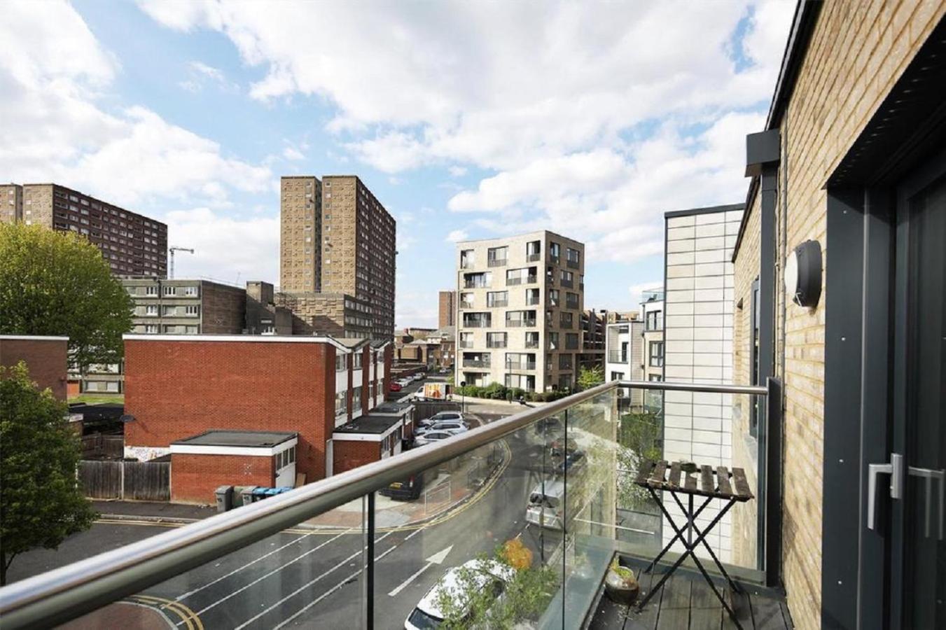 Lägenhet Exquisite One Bed With View And Near Tube London