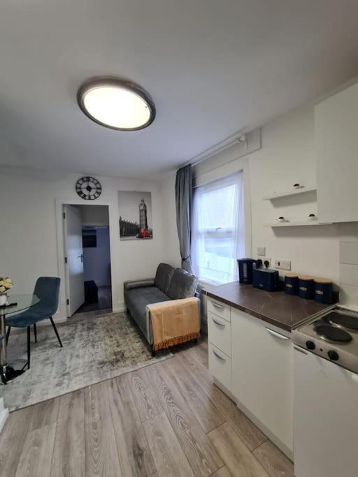Stylish And Spacious 1 Bedroom Kensal Tube 1a Appartamento