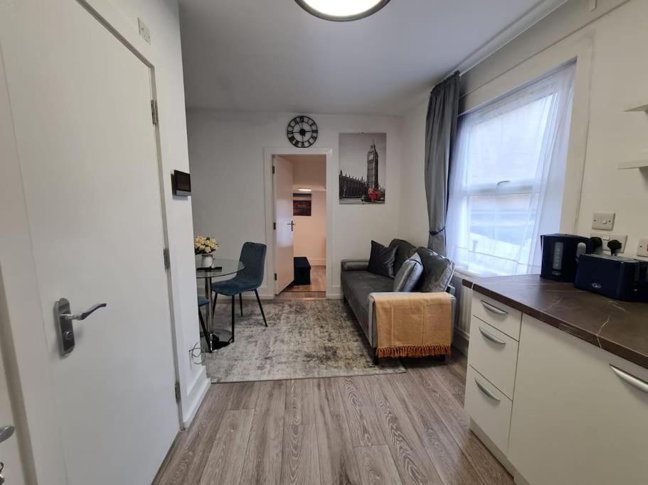 Stylish And Spacious 1 Bedroom Kensal Tube 1a Appartamento *