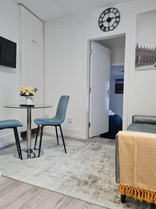 Stylish And Spacious 1 Bedroom Kensal Tube 1a Londra