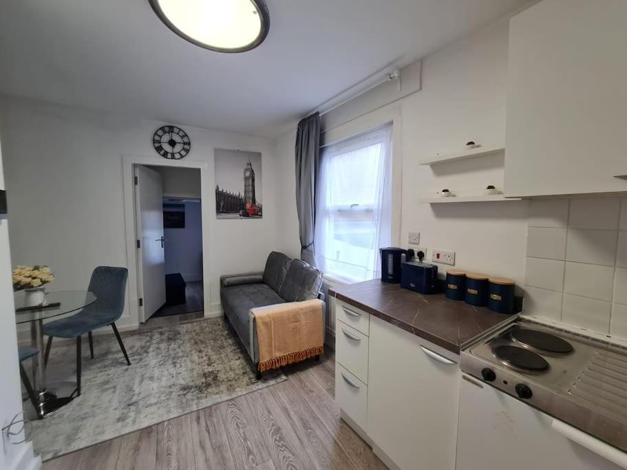 Stylish And Spacious 1 Bedroom Kensal Tube 1a Appartamento *
