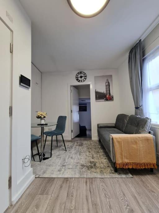 Stylish And Spacious 1 Bedroom Kensal Tube 1a * Londra