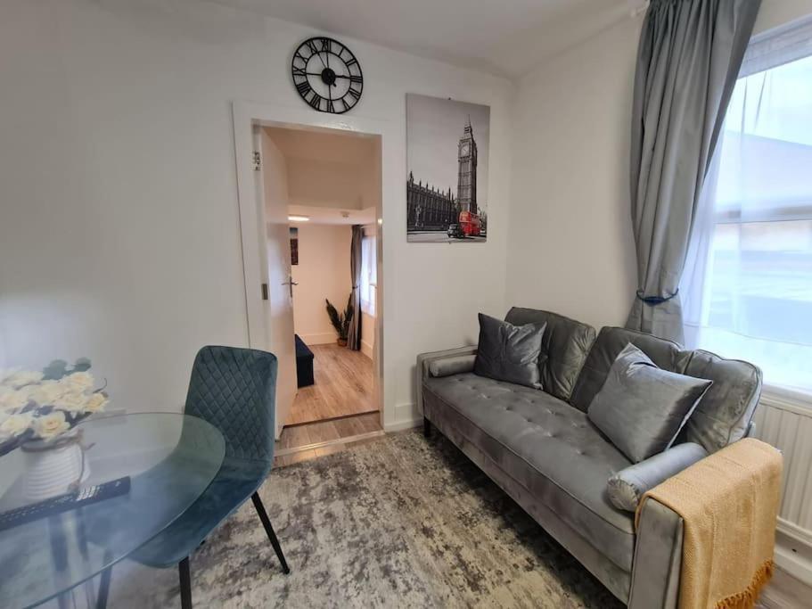 Stylish And Spacious 1 Bedroom Kensal Tube 1a * Londra