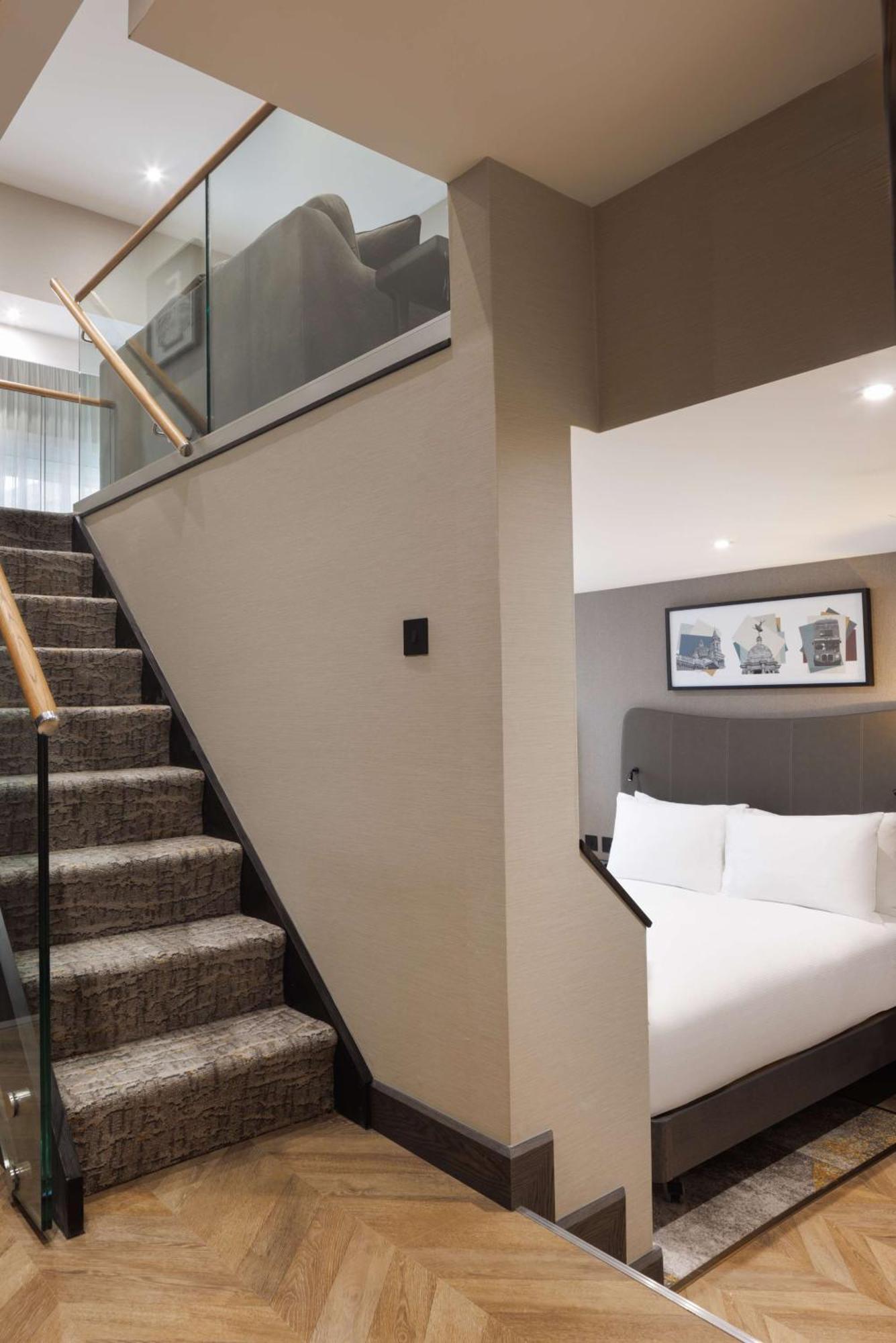 Doubletree By Hilton Victoria Hotell 4*
