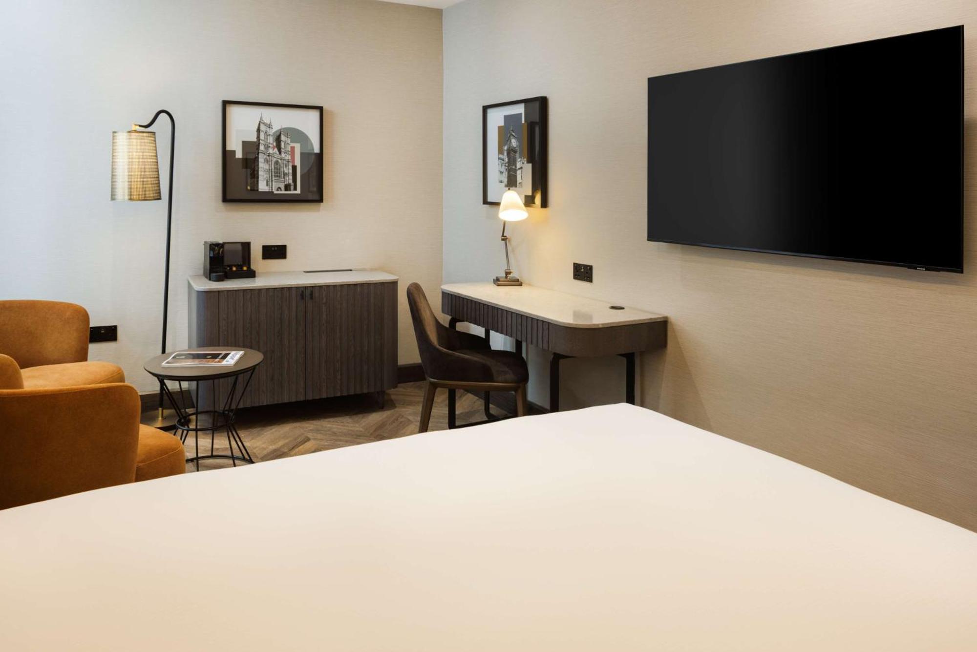 Doubletree By Hilton Victoria Hotell 4*